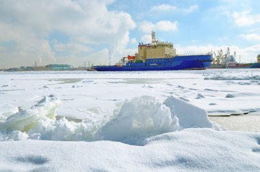 Bağlantı noktasının su alanında Buzkıran.
