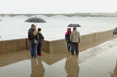 Granit pier Nehri üzerinde.