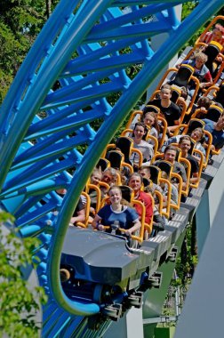 Popüler bir cazibe Rus roller coaster olduğunu.