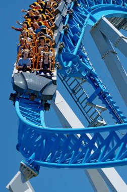 Popüler bir cazibe Rus roller coaster olduğunu.