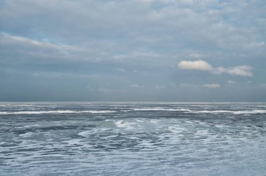 Bay buzla kaplıdır.