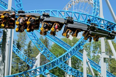 Popüler bir cazibe Rus roller coaster olduğunu.