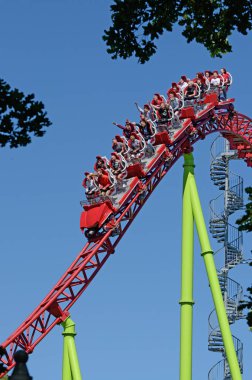 Popüler bir cazibe Rus roller coaster olduğunu.