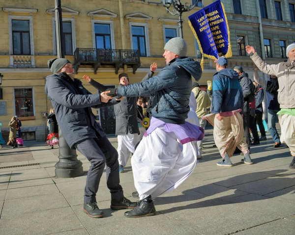 Saint Petersburg Russia Března 2020 Oddaní Pána Krišny Tančí Zpívají — Stock fotografie