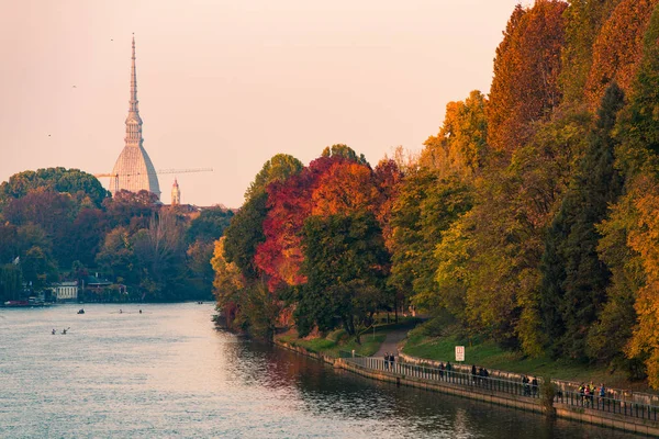 Po river in turin city with mole antonelliana and people walking in part — Stock Photo, Image