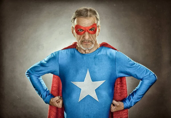 Hombre superhéroe senior —  Fotos de Stock