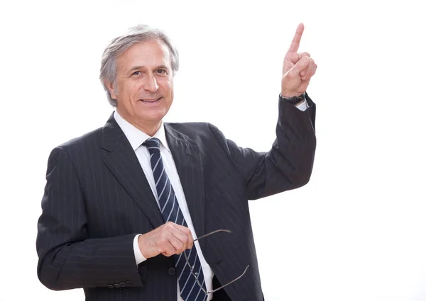 Elegante senior zakenman geïsoleerd op witte wijzende vinger — Stockfoto