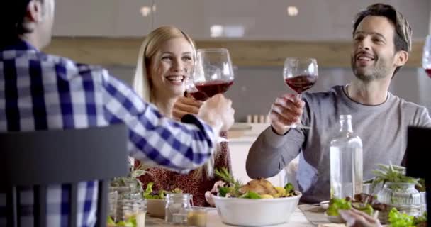 amis aiment déjeuner  