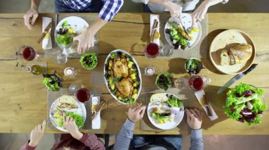 Yemek, arkadaşlar birlikte içme 