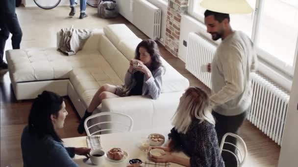 Amigos personas desayunando — Vídeos de Stock