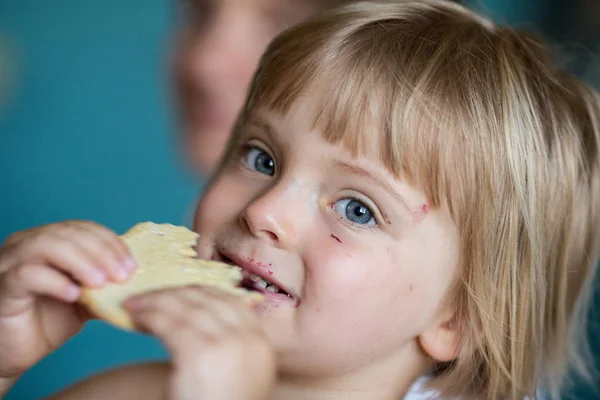 Baby girl having breakfast at home — Stock Photo, Image