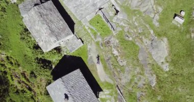 Dağı'na çalıştıran iz runner