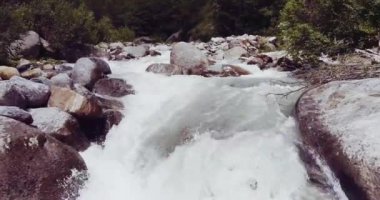 İtalyan Alpleri dağ nehir dere dere