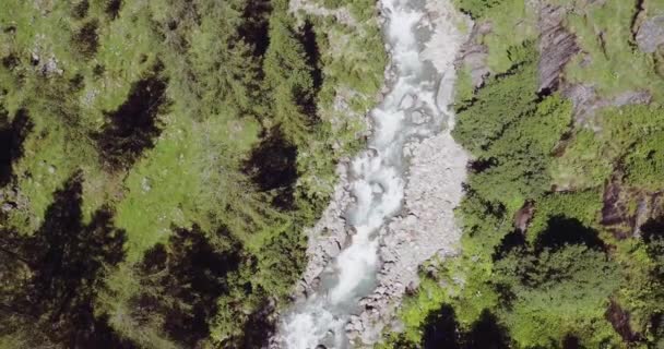 Alpes italiennes montagne rivière ruisseau ruisseau 