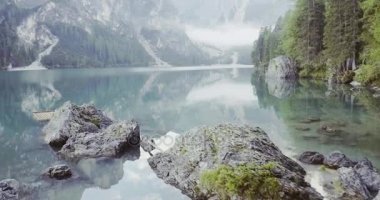 bulutlar ve Orman Gölü