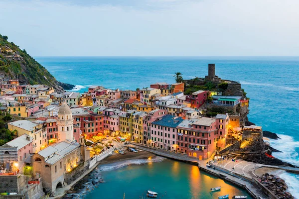 Vue de la célèbre destination touristique Vernazza — Photo