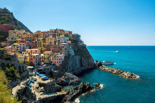 Widok na słynny podróży landmark Manarola — Zdjęcie stockowe