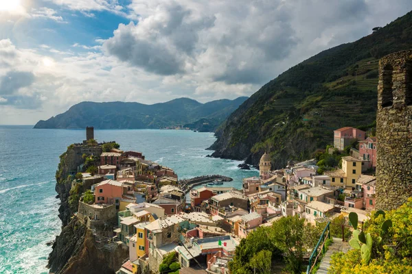 Utsikt över berömda resmål landmark Vernazza — Stockfoto
