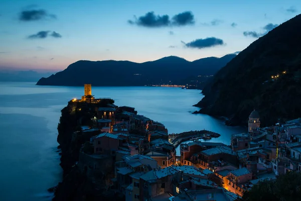 Vernazza, små gamla havet medelhavsstad — Stockfoto