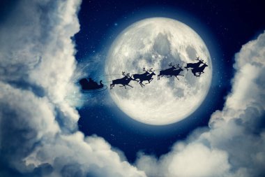 Logo veya kopya yerleştirmek için mavi Noel arifesi gecesi moon ile ve Noel Baba çabukluğu ve Ren geyiği siluet hediyeler ve presents metin alanı ile getirmek için uçan ile bulutlar. Noel hediyesi tebrik kartpostal