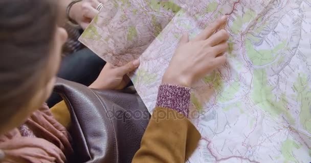 Woman and man talking looking at map. Top view detail. Caucasian couple in love roadtrip vacation italian travel on convertible vintage car — Stock Video