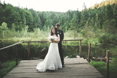 Evlilik çift, Gelin, damat iskelede poz