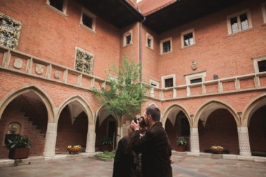 Krakow şehrinde mutlu çift aşk hikayesi