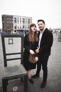 Modern cam bina yakın poz zarif güzel Çift