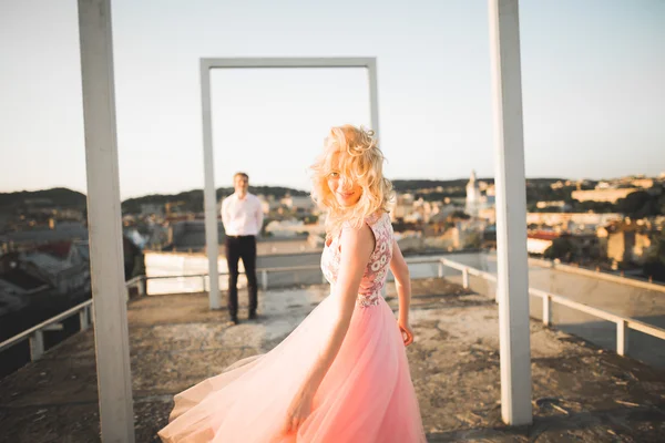 Lovers man and woman embracing each other outdoors — Stock Photo, Image