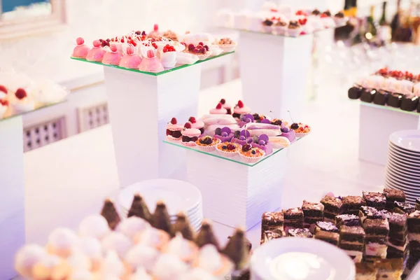 Köstliche Hochzeitsempfang Schokoriegel Desserttisch — Stockfoto