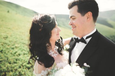 Güzel genç düğün gününde çift. Portraint yakın çekim