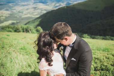 Güzel genç düğün gününde çift. Portraint yakın çekim