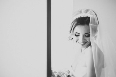 Düğün sabahı peçeli güzel bir gelin portresi..