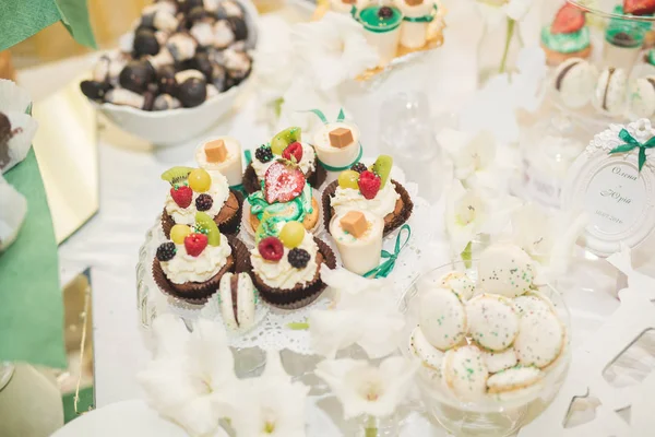 Różnego rodzaju pieczone słodycze, na Bufet — Zdjęcie stockowe