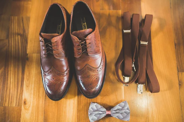 Mens accessories with luxury shoes. Top view — Stock Photo, Image