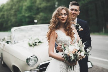 Mutlu gelin ve Damat Düğün töreni sonrası poz