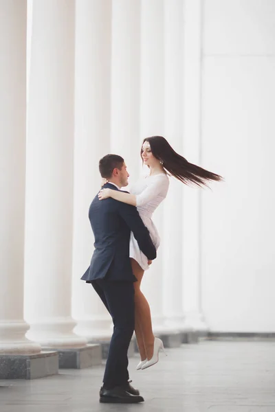 Luxury married wedding couple, bride and groom posing in old city — Stock Photo, Image