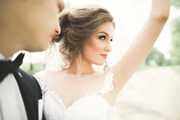 Close up of a nice young wedding couple — Stock Photo, Image