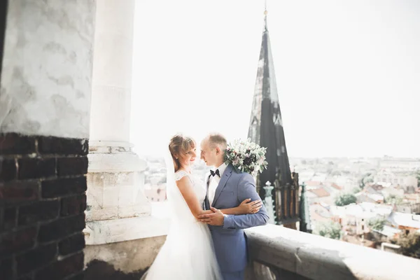Gorgeous wedding couple in the old city of Lviv — Stock Photo, Image