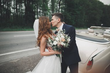 Mutlu gelin ve Damat Düğün töreni sonrası poz