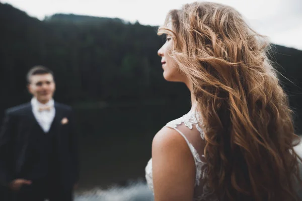 Beautiful gorgeous bride posing to groom and having fun, luxury ceremony at mountains with amazing view, space for text, wedding couple — Stock Photo, Image