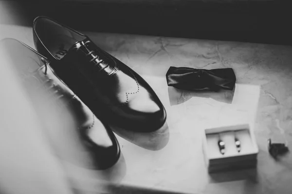 Pánské doplňky s luxusními botami. Horní pohled — Stock fotografie