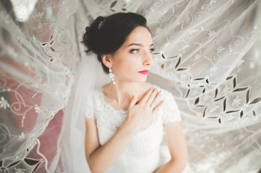 Düğün sabahı peçeli güzel bir gelin portresi.