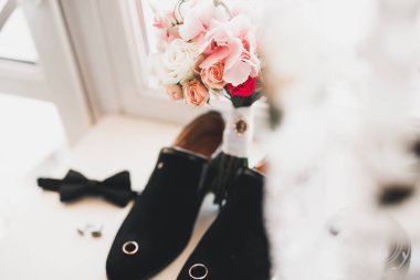 Moda ayakkabıları ve aksesuarlar.