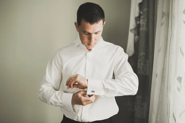 Beautiful man, groom posing and preparing for wedding — Stock Photo, Image