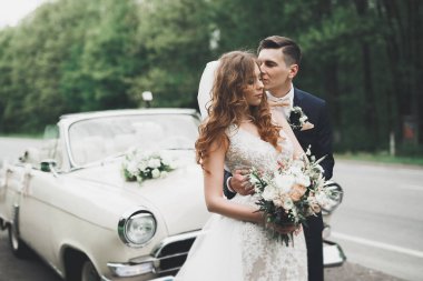 Mutlu gelin ve Damat Düğün töreni sonrası poz