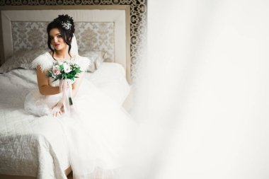 Düğün sabahı peçeli güzel bir gelin portresi.