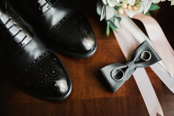 Accesorios para hombre con zapatos de lujo. Vista superior — Foto de Stock