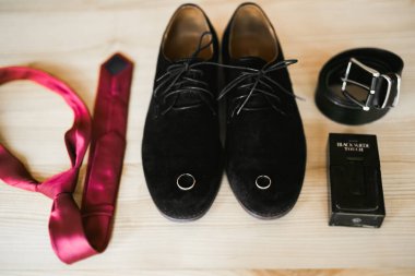 Lüks ayakkabılı erkek aksesuarları. Üst görünüm