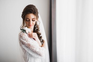 Düğün sabahı peçeli güzel bir gelin portresi.